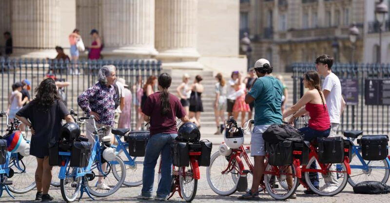 pariss-left-bank-2h-e-solex-bike-guided-small-tour