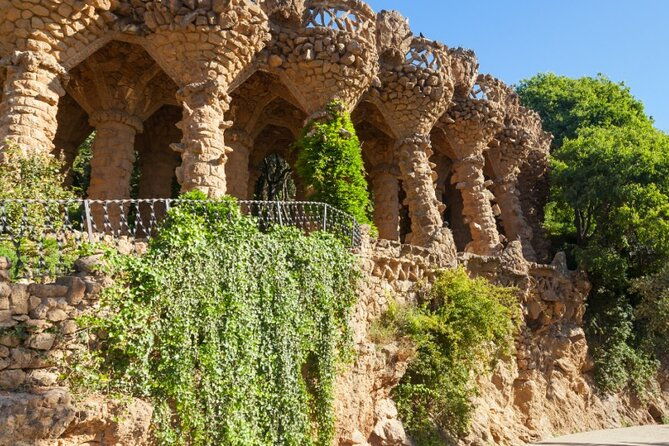 park-guell-gaudis-wonder-guided-tour-max-6-people-group