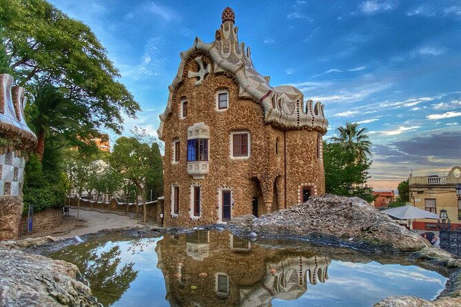 park-guell-guided-tour-in-barcelona-with-entry