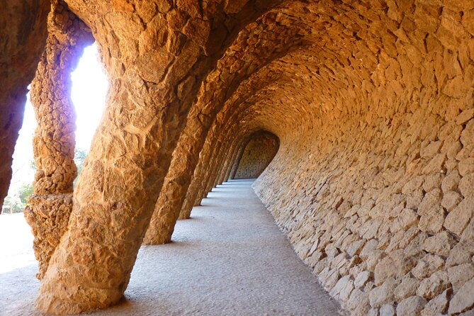 park-guell-guided-tour-with-skip-the-line-ticket-2