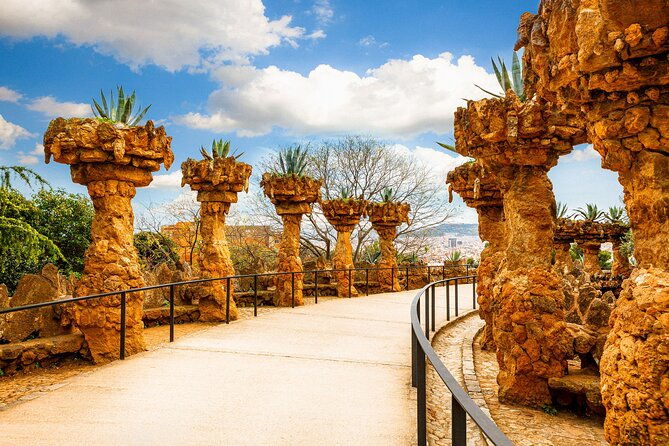 park-guell-skip-the-line-guided-tour-2