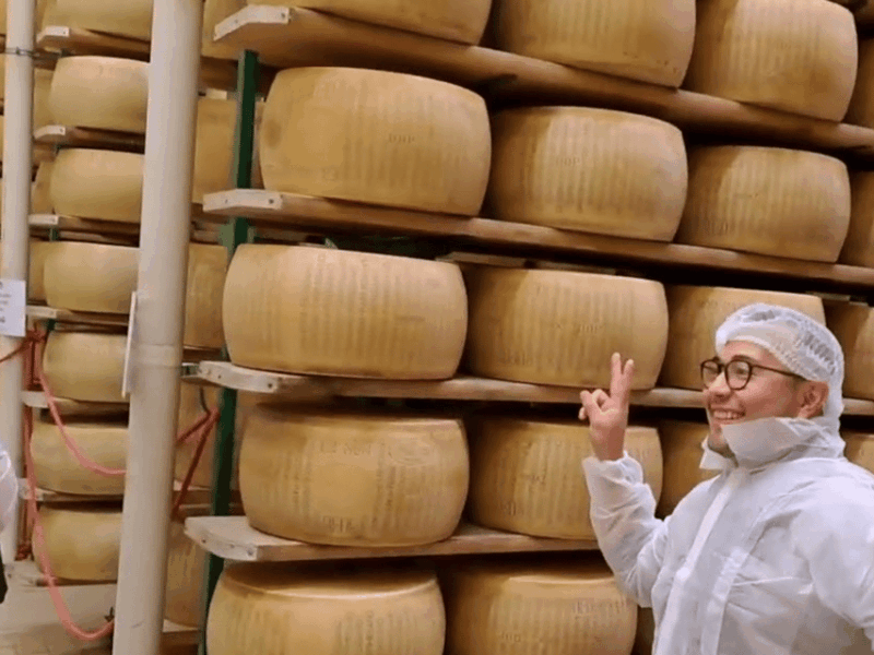parmesan-cheese-factory-tour-tasting-near-parma