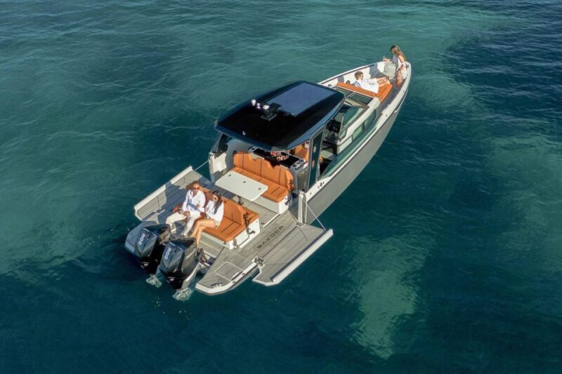Paros: Private Paros and Antiparos Luxury Speedboat Tour - The Boat and Amenities: Comfort Meets Style