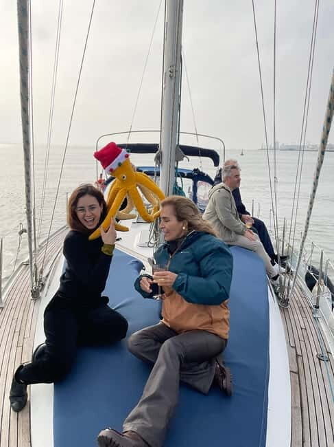 Parque das Nações: Yoga and meditation at sunrise aboard a sailboat! - Practical Details and Tips