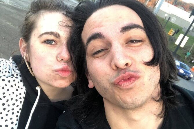 participate-in-a-fun-scavenger-hunt-in-burbank-by-wacky-walks