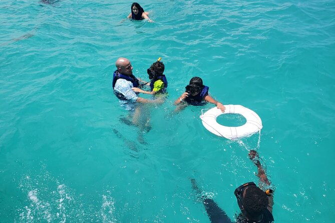 party-boat-and-snorkeling-family-friendly-semi-private
