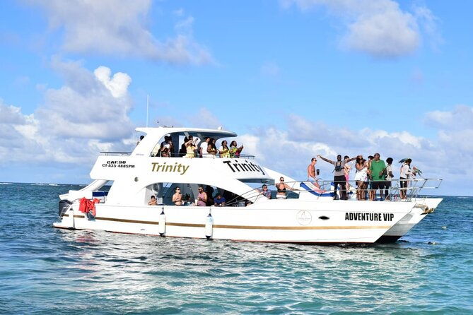 party-boat-catamaran-excursion-in-punta-cana
