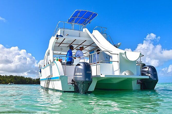 party-boat-catamaran-party-in-punta-cana