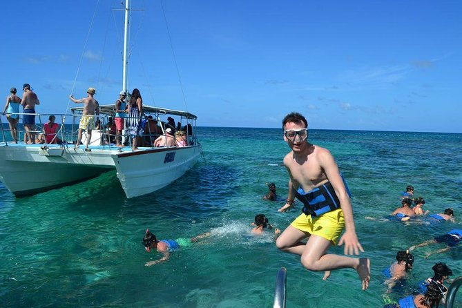 party-boat-in-catamaran-with-open-bar-snorkeling