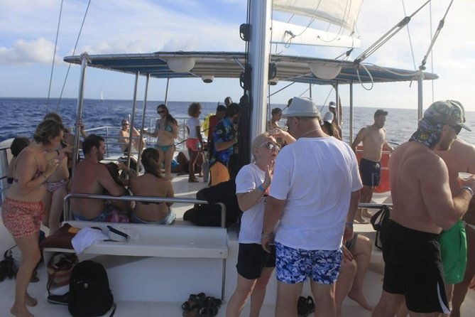 party-boat-in-catamaran-with-open-bar-snorkeling