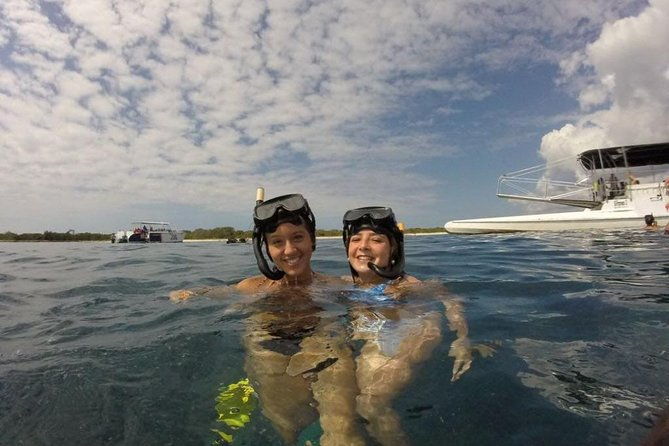 party-boat-in-catamaran-with-open-bar-snorkeling