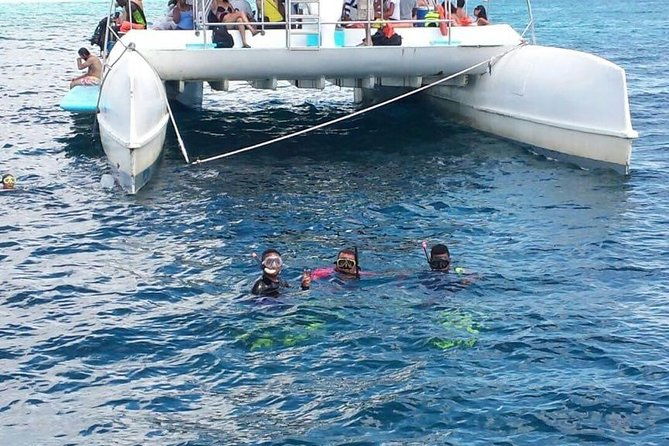 party-boat-in-catamaran-with-open-bar-snorkeling