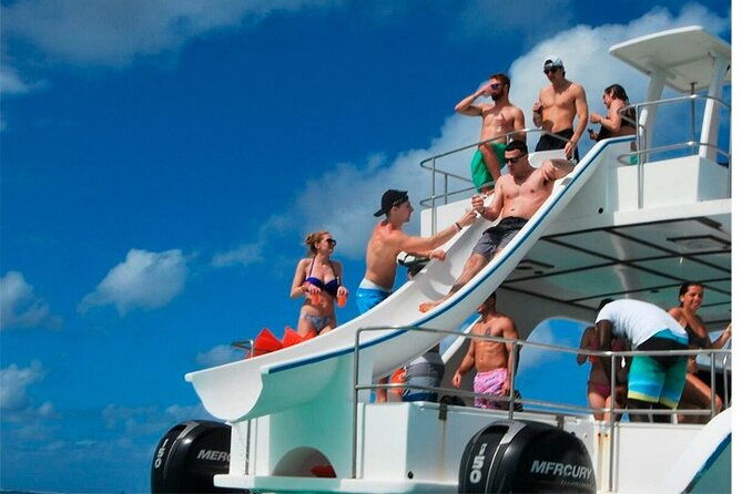 party-boat-in-punta-cana-with-drinks-and-transportation-included