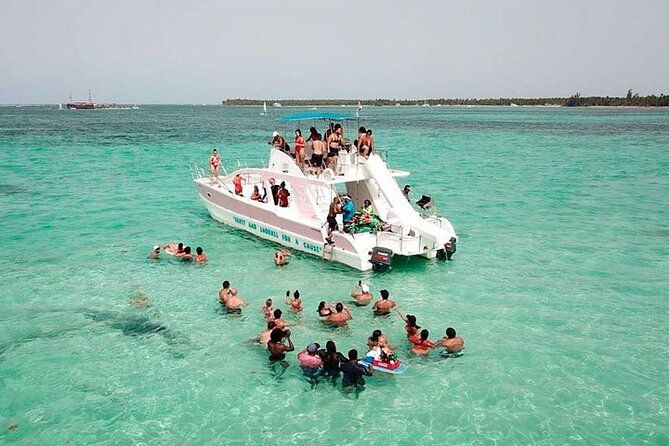 party-boat-in-punta-cana-with-drinks-and-transportation-included