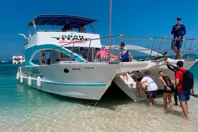 party-boat-in-punta-cana-with-drinks-and-transportation-included
