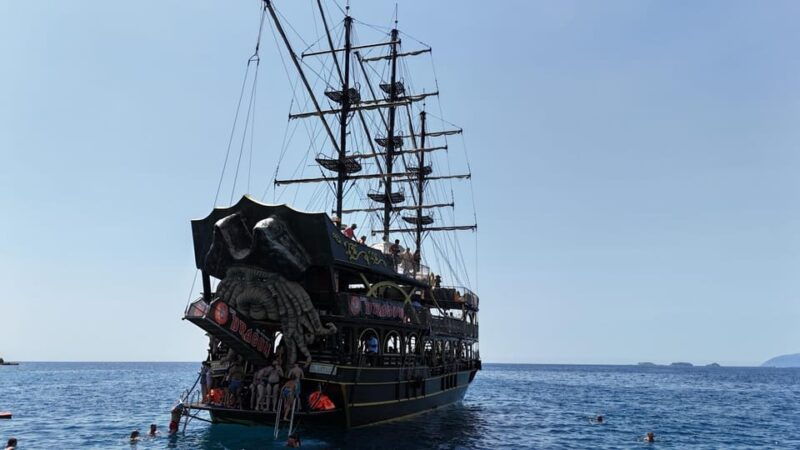 party-boat-pirate-boat-foam-party
