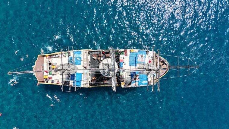 party-boat-pirate-boat-foam-party
