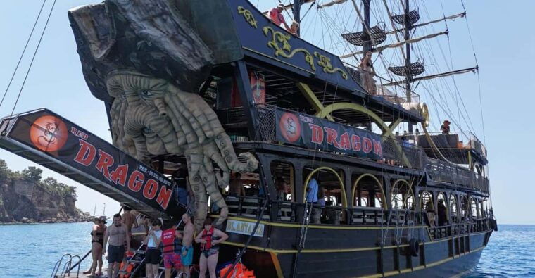 party-boat-pirate-boat-foam-party