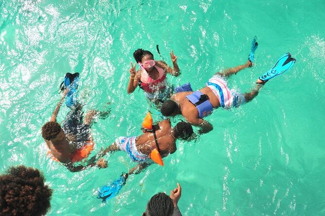 party-boat-private-groups-snorkeling-open-bar