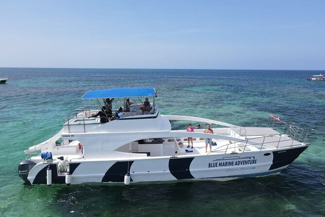 party-boat-private-groups-snorkeling-open-bar