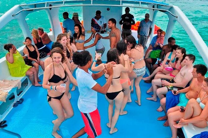 party-boat-snorkeling-sand-bar-open-bar-in-bavaro-beach