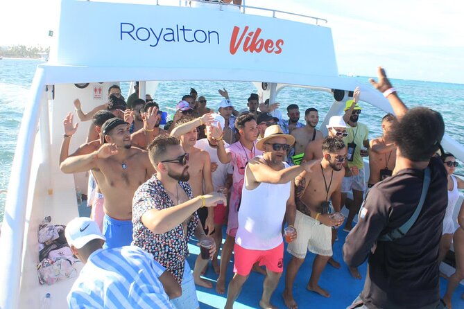 party-boat-with-snorkeling-sand-bar-and-open-bar-in-bavaro-beach