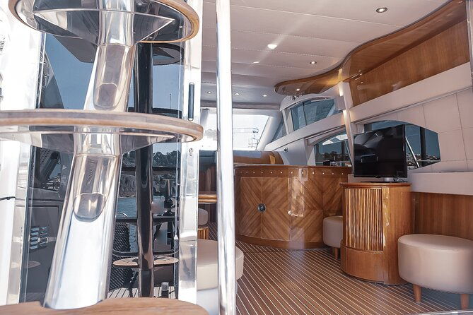 party-experience-4h-private-yacht-tour-in-the-city-of-porto