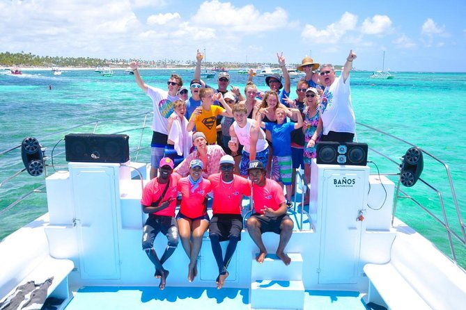 party-in-catamaran-in-punta-cana-open-bar