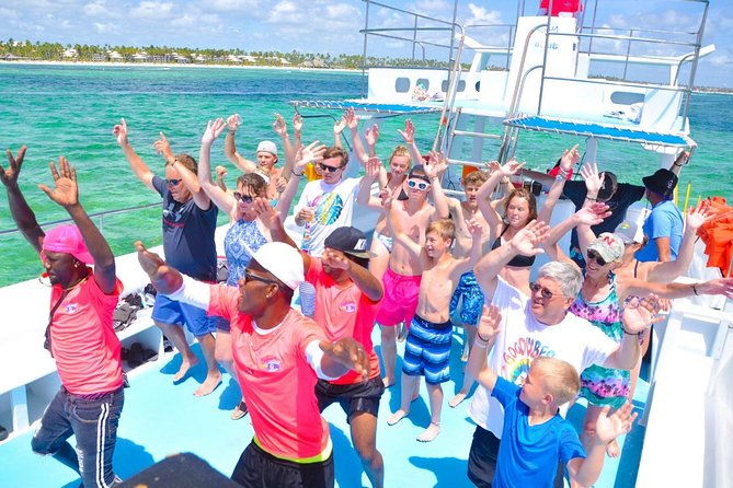 party-in-catamaran-in-punta-cana-open-bar