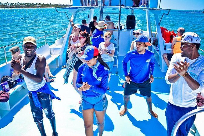 party-in-catamaran-in-punta-cana-open-bar