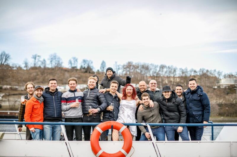 party-in-prague-private-river-cruise-with-unlimited-drinks