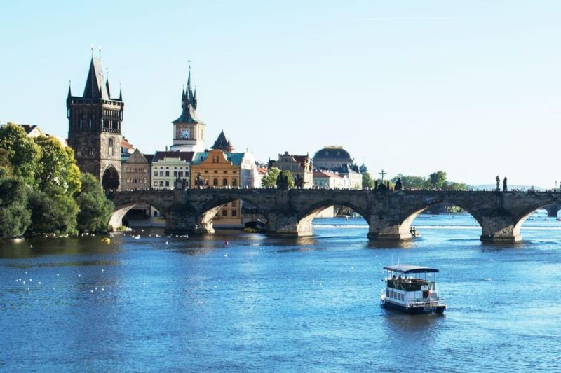 party-in-prague-private-river-cruise-with-unlimited-drinks