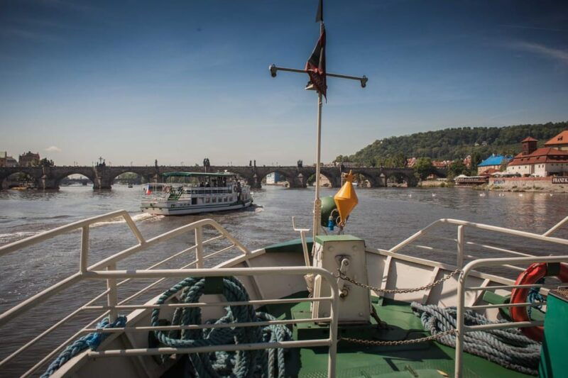 party-in-prague-private-river-cruise-with-unlimited-drinks