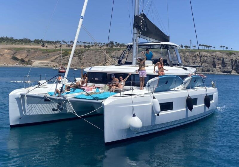 pasito-blanco-private-catamaran-excursion-with-food-drink