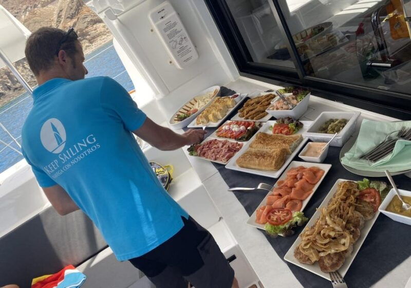 pasito-blanco-private-catamaran-excursion-with-food-drink