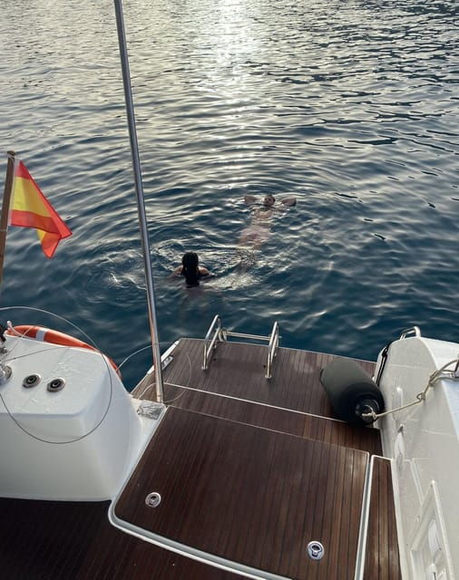 pasito-blanco-private-catamaran-excursion-with-food-drink