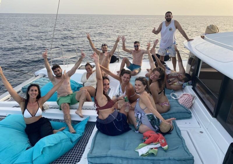 pasito-blanco-private-catamaran-excursion-with-food-drink