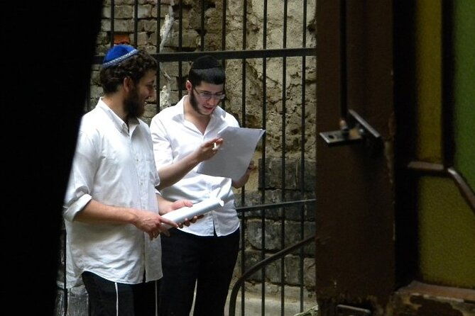 past-and-present-of-budapest-jewish-district-tour