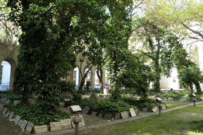 past-and-present-of-budapest-jewish-district-tour