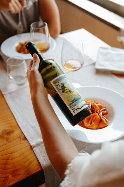 pasta-and-wine-an-experience-between-greenery-and-peace-taste-and-companionship