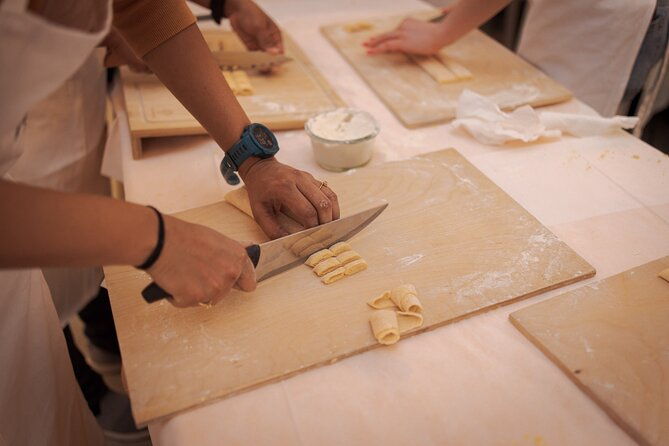pasta-cooking-class-in-rome-fettuccine-class-in-piazza-navona
