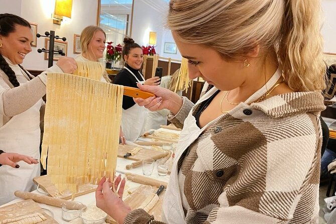 pasta-cooking-class-in-rome-fettuccine-class-in-piazza-navona