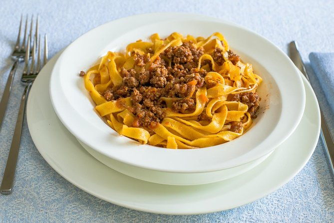 pasta-making-class-tagliatelle-bolognese-sauce