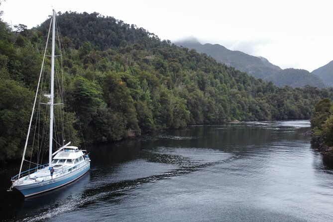 patagonia-charter-chile-private-tour-6-pax-5-days-on-a-65-yacht