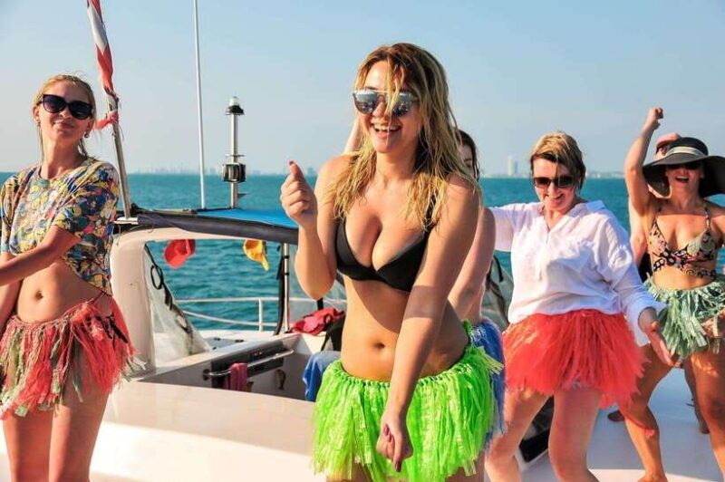 pattaya-3-islands-day-tour-on-catamaran-with-buffet-lunch