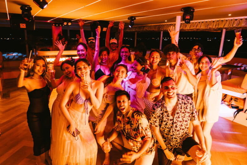 pattaya-3-islands-hopping-on-sailing-party-yacht-and-buffet