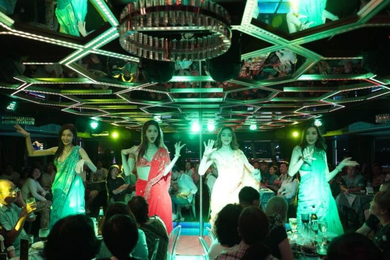 pattaya-all-star-dinner-cruise-cabaret-show-beer-buffet
