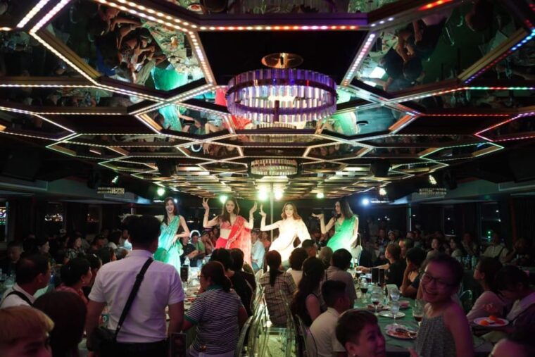 pattaya-all-star-dinner-cruise-cabaret-show-beer-buffet