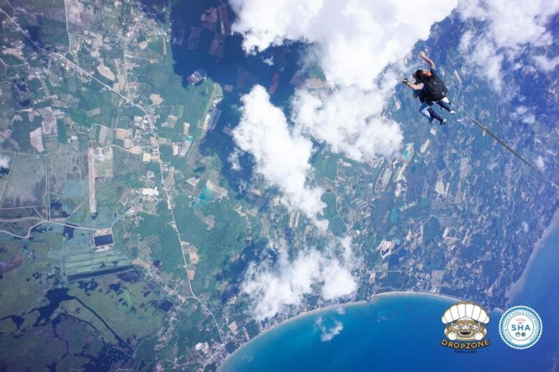pattaya-dropzone-tandem-skydive-experience-with-ocean-views