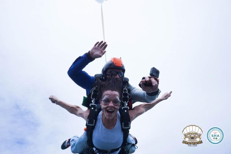 pattaya-dropzone-tandem-skydive-experience-with-ocean-views